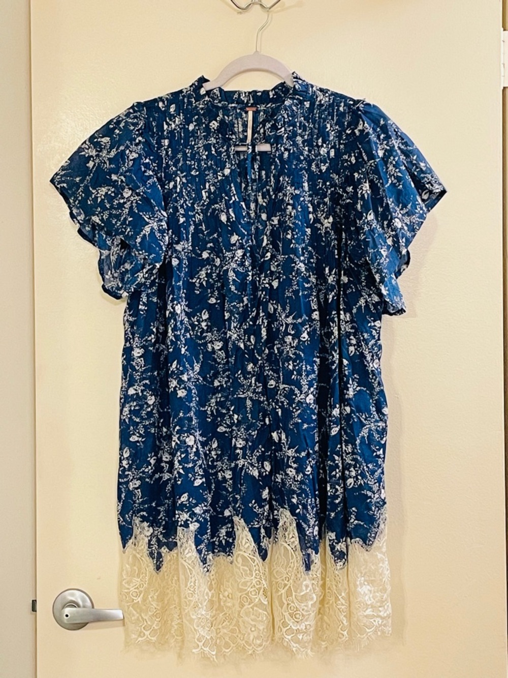 FREE PEOPLE NWOT Marigold Lace Hem Dress in Navy - Picture 3 of 5